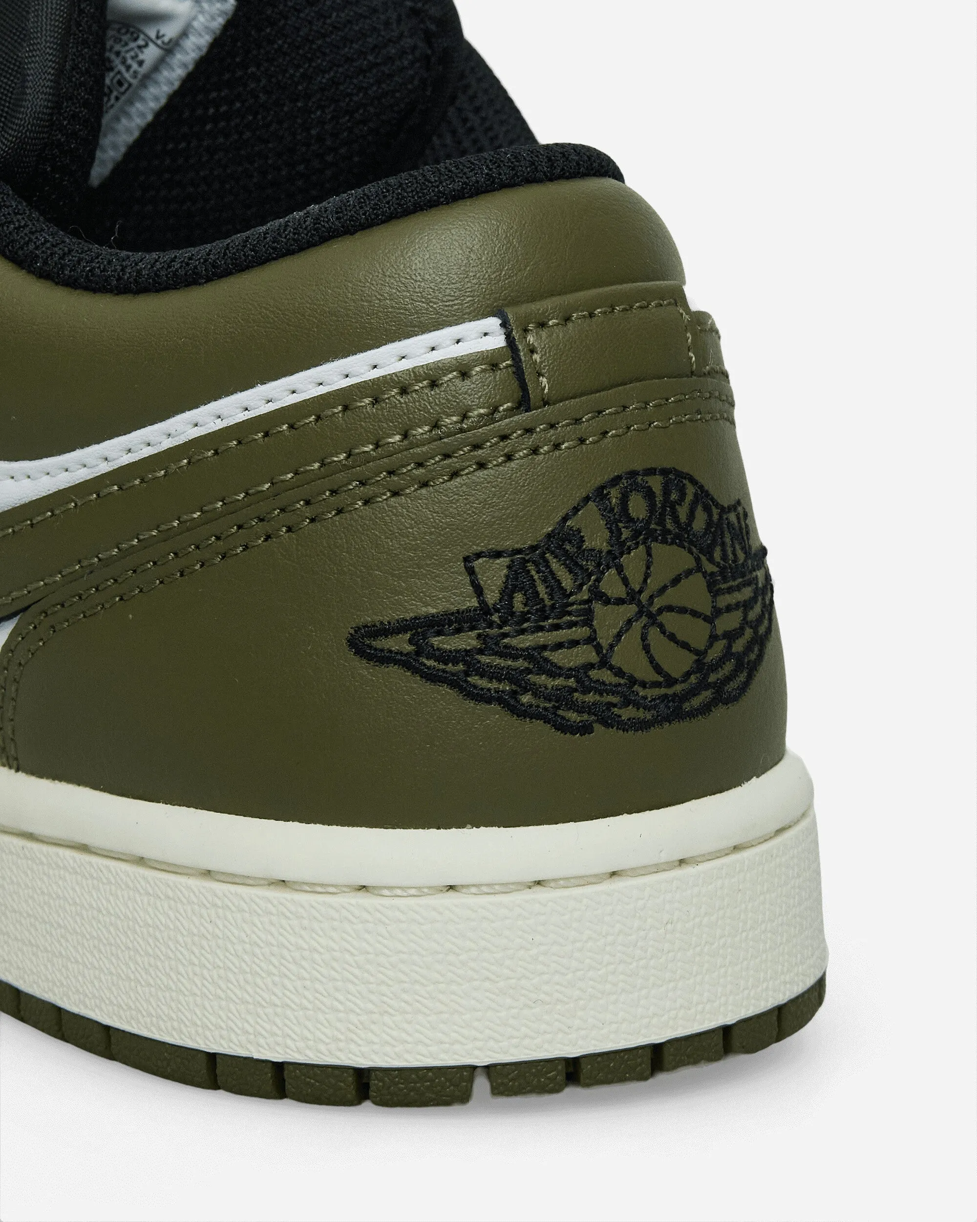 Baskets Air Jordan 1 Low Noir / Olive Moyen