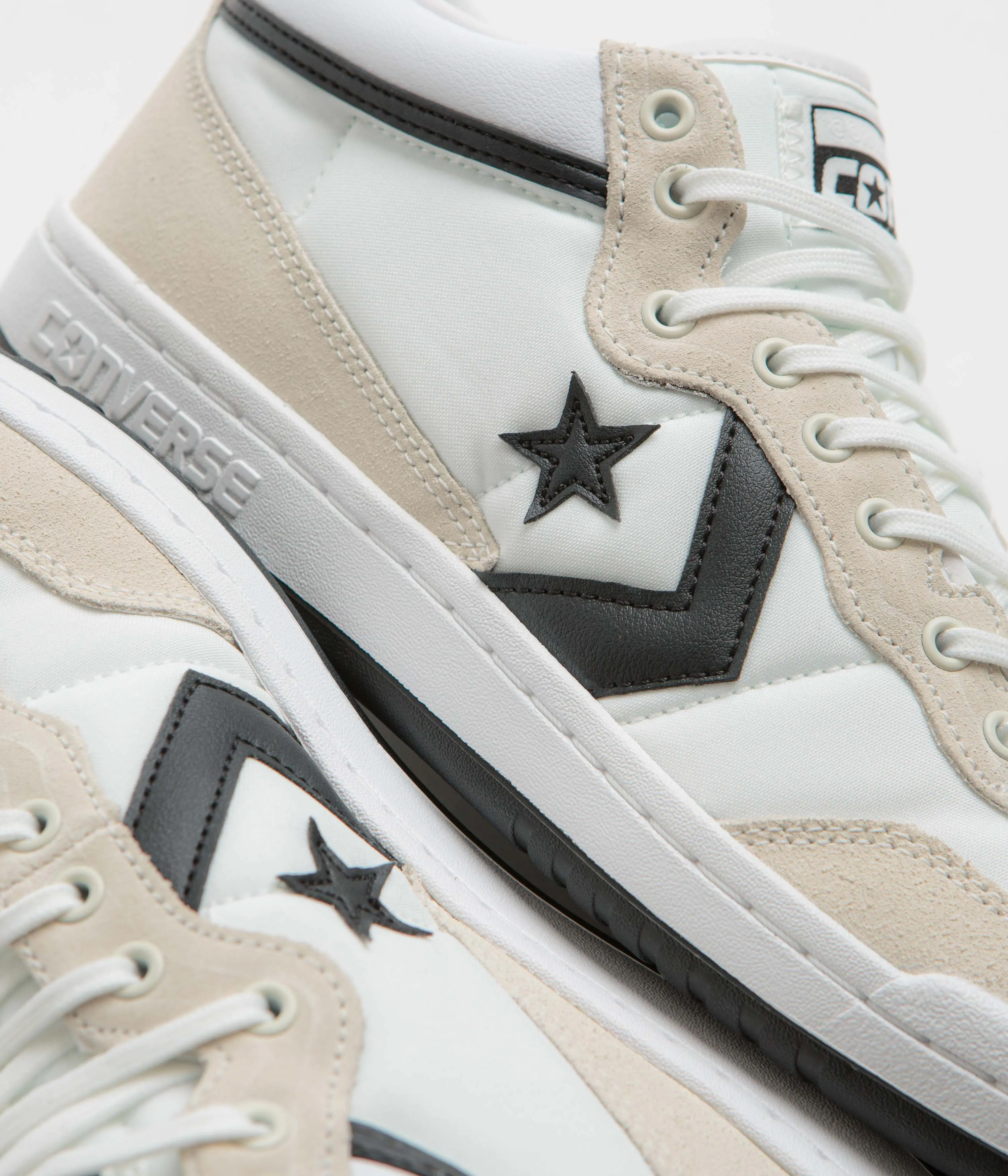 Chaussures Converse Fastbreak Pro Mid - Blanc / Noir / Aigrette