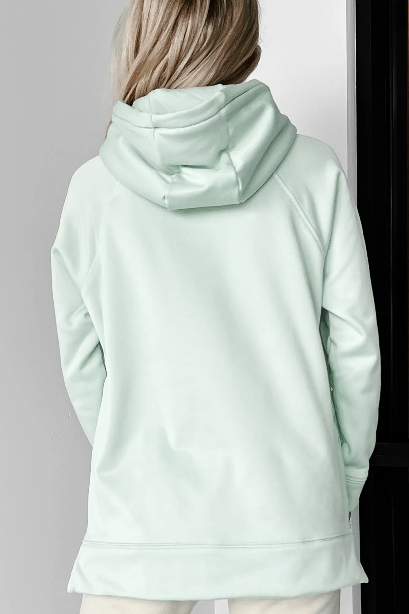 Veste à capuche détaillée avec fermeture éclair 