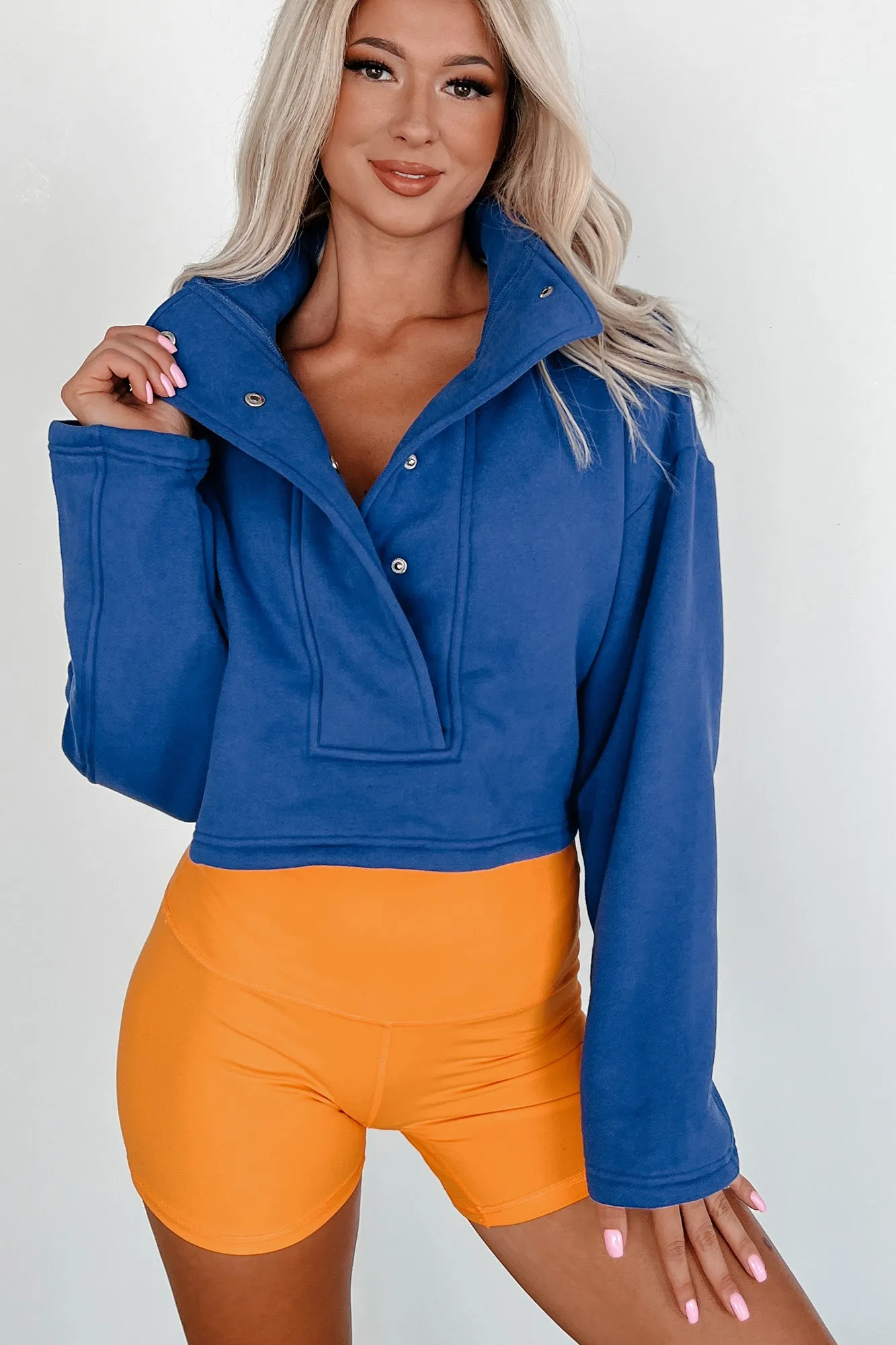Pull-over à boutons-pression ajusté avec une attitude ambitieuse (Bleu)
