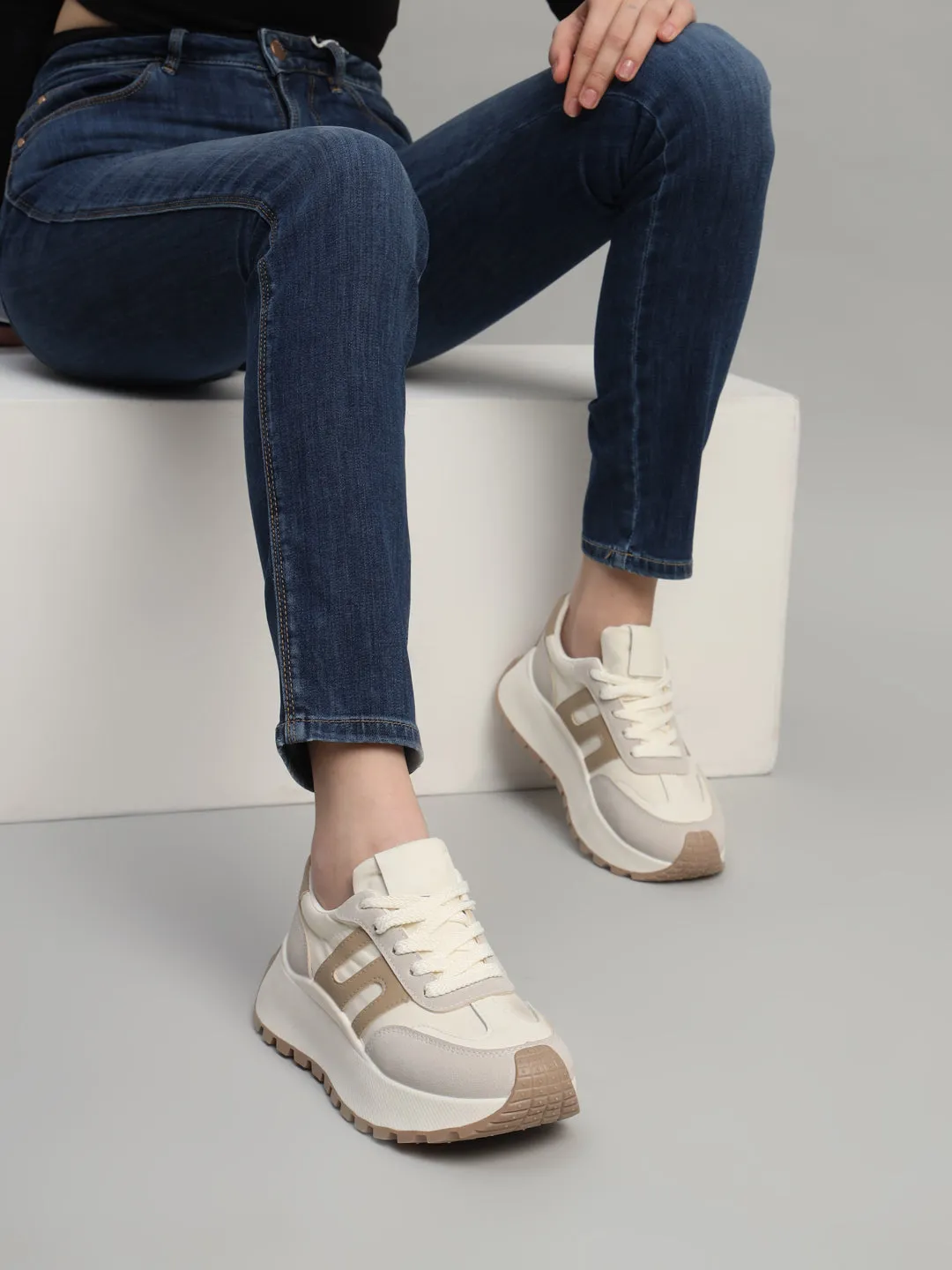Baskets élégantes à lacets en daim gris beige (TC-RS3592-GRYBEIG)
