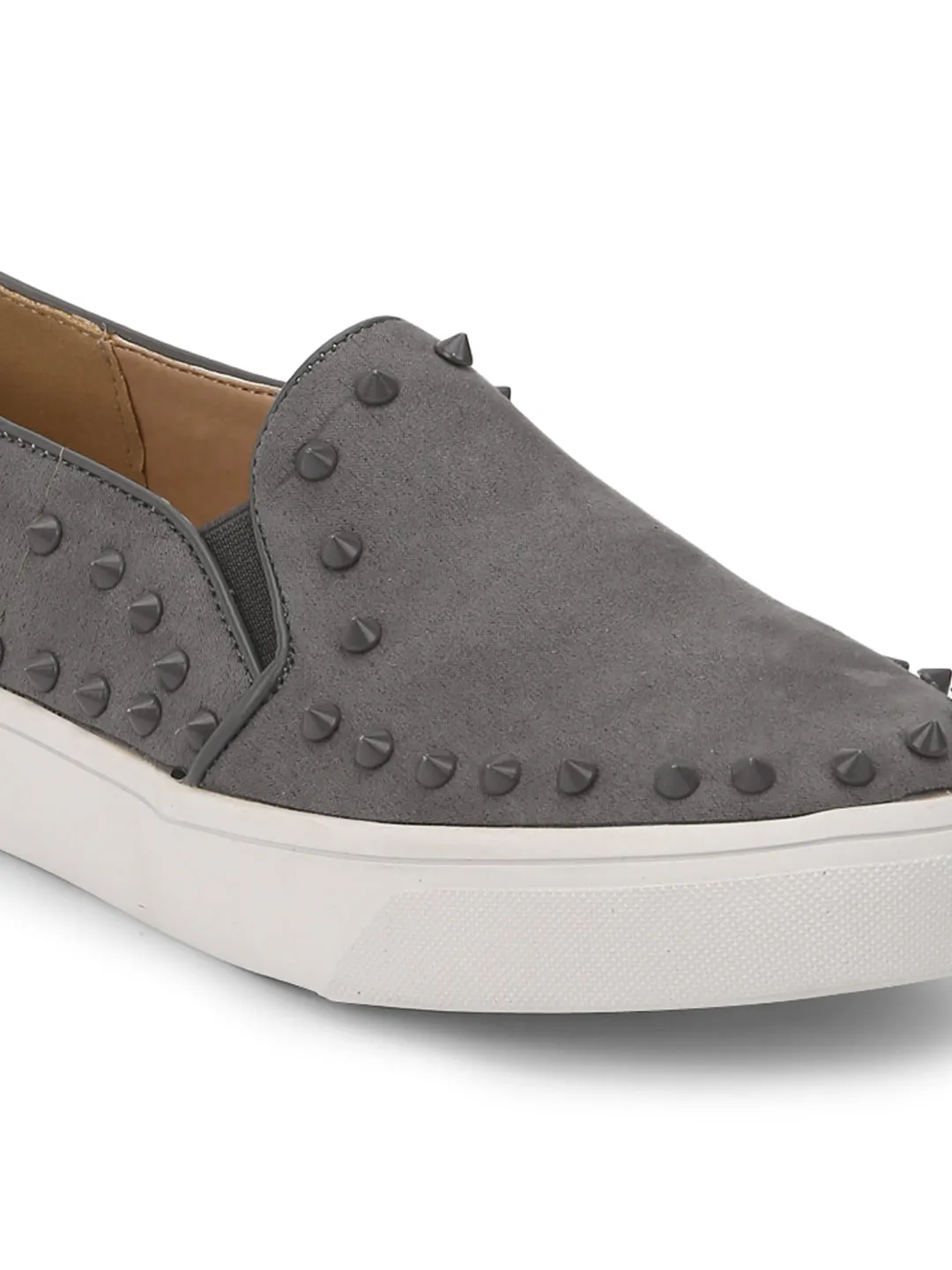 Baskets à enfiler en daim gris cloutées