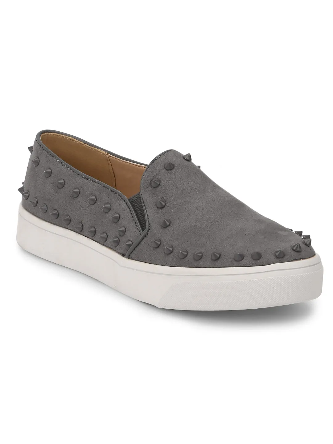 Baskets à enfiler en daim gris cloutées