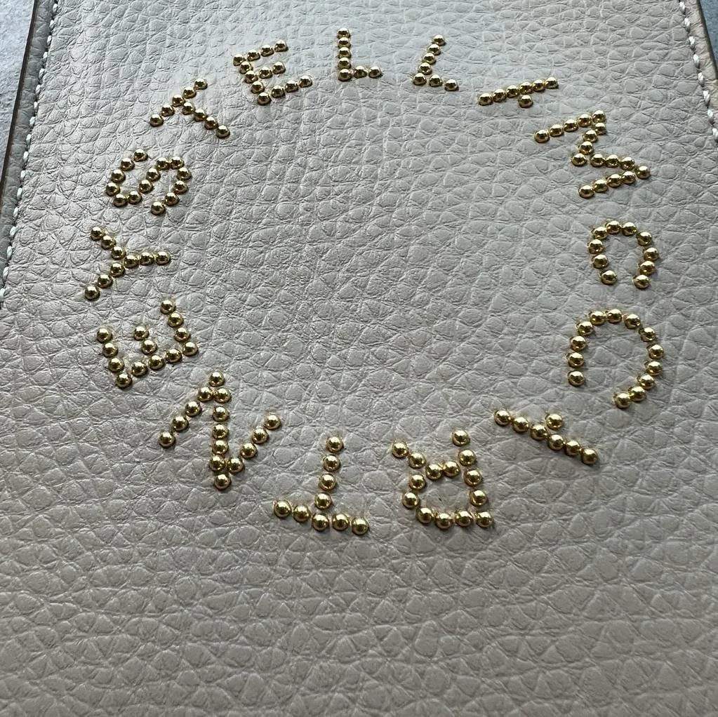 Porte-téléphone bandoulière à logo granuleux et clouté, Sacs crème_Stella Mccartney_Sacs