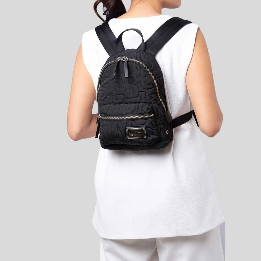 Marc Jacobs Sacs à dos MARC JACOBS Petit sac à dos en nylon avec logo désordonné Noir 4S4HBP002H02