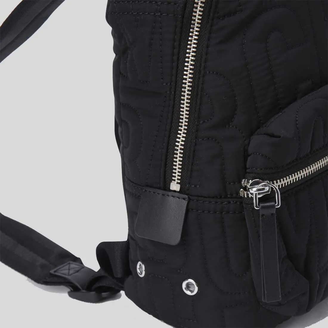 Marc Jacobs Sacs à dos MARC JACOBS Petit sac à dos en nylon avec logo désordonné Noir 4S4HBP002H02