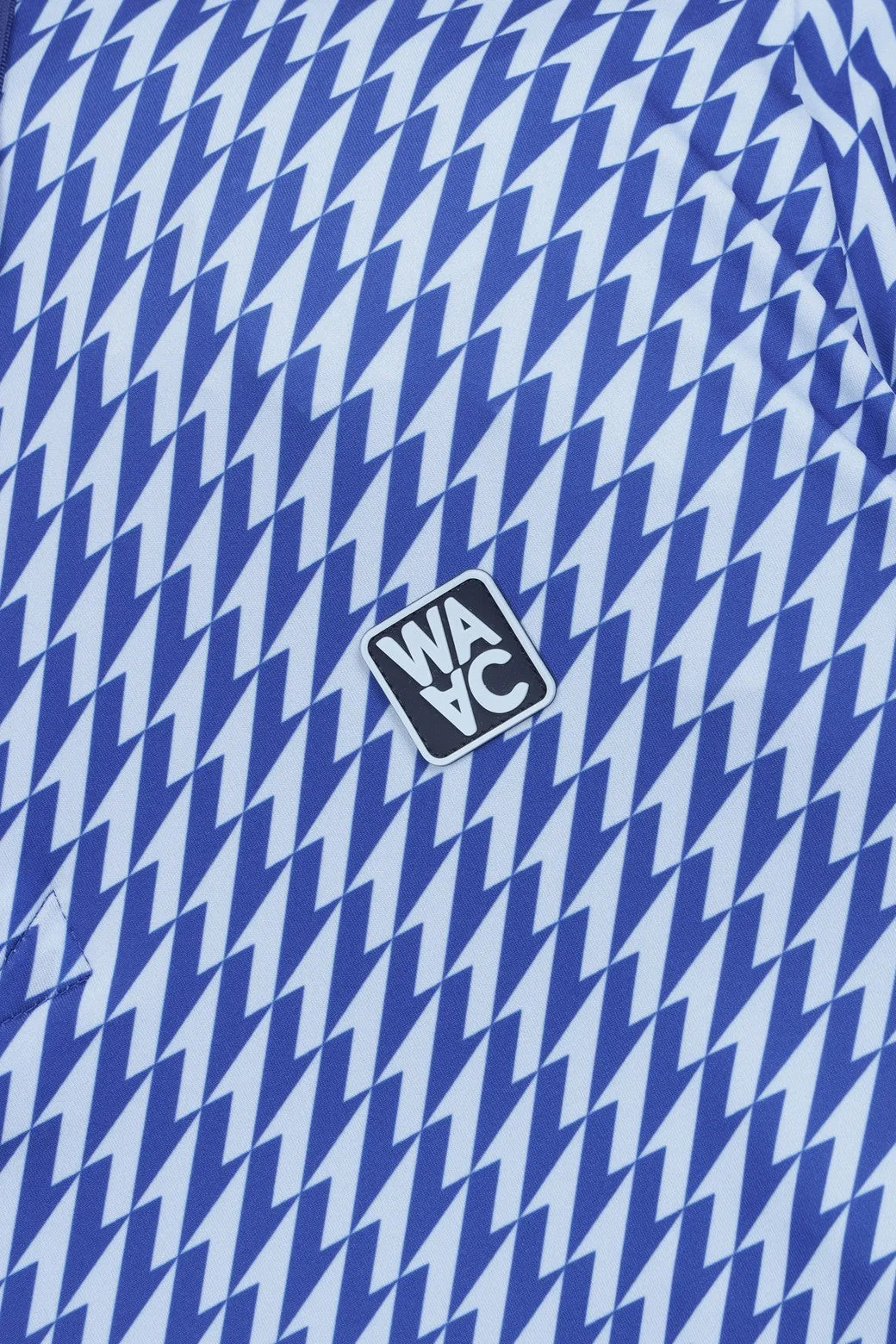 Polo sportif à col ras du cou fléché bleu pour homme