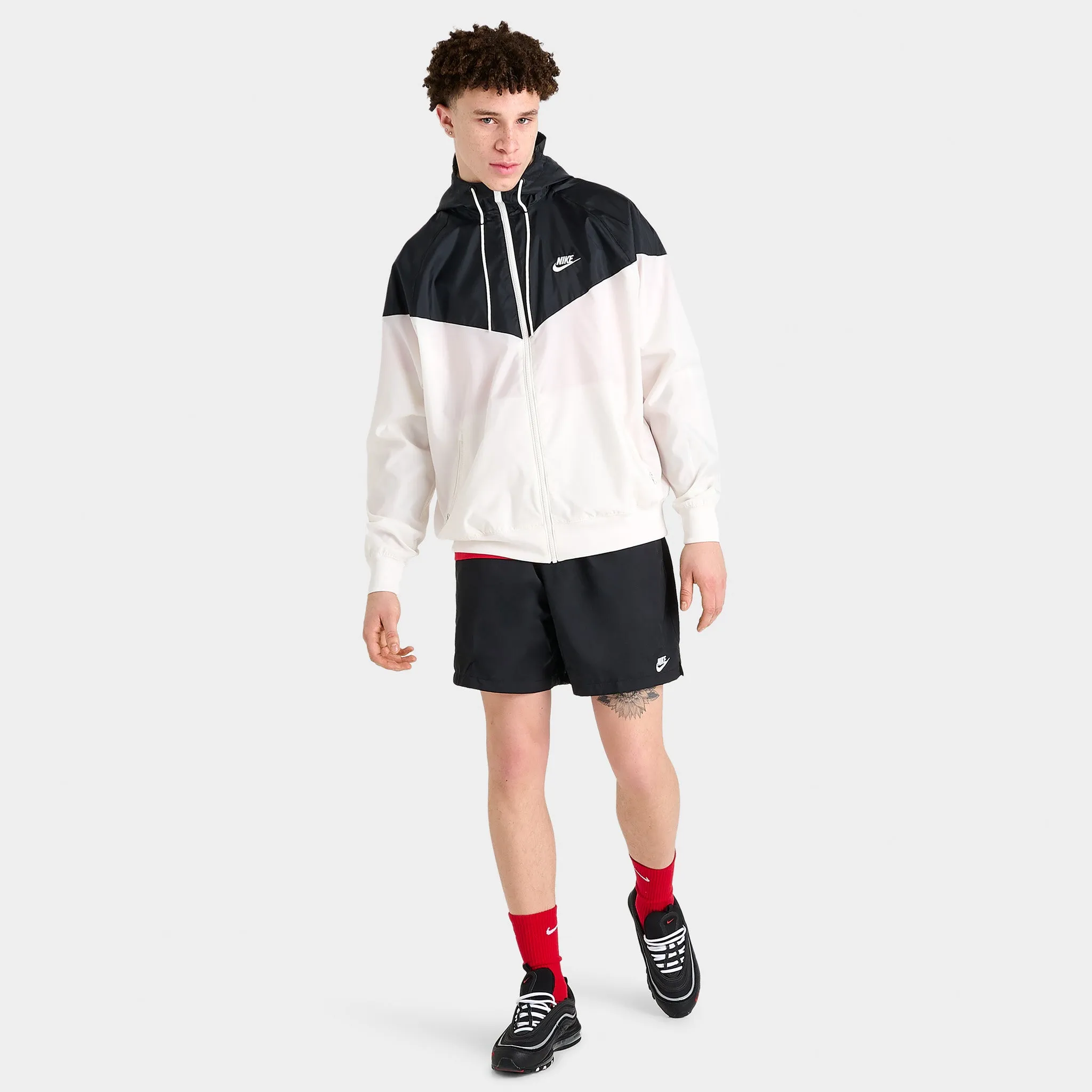 Nike Sportswear Club Short de sport pour homme Noir / Blanc