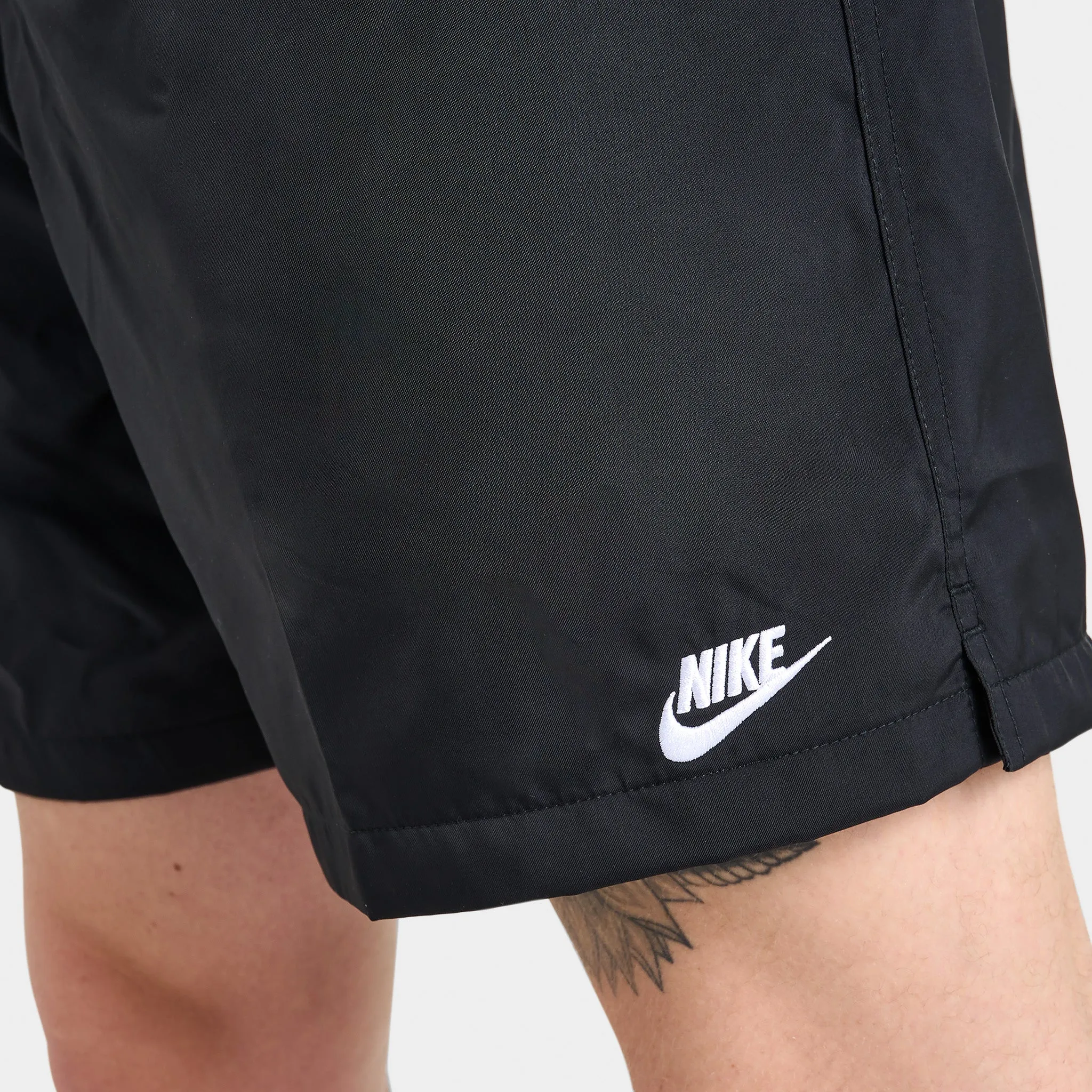 Nike Sportswear Club Short de sport pour homme Noir / Blanc