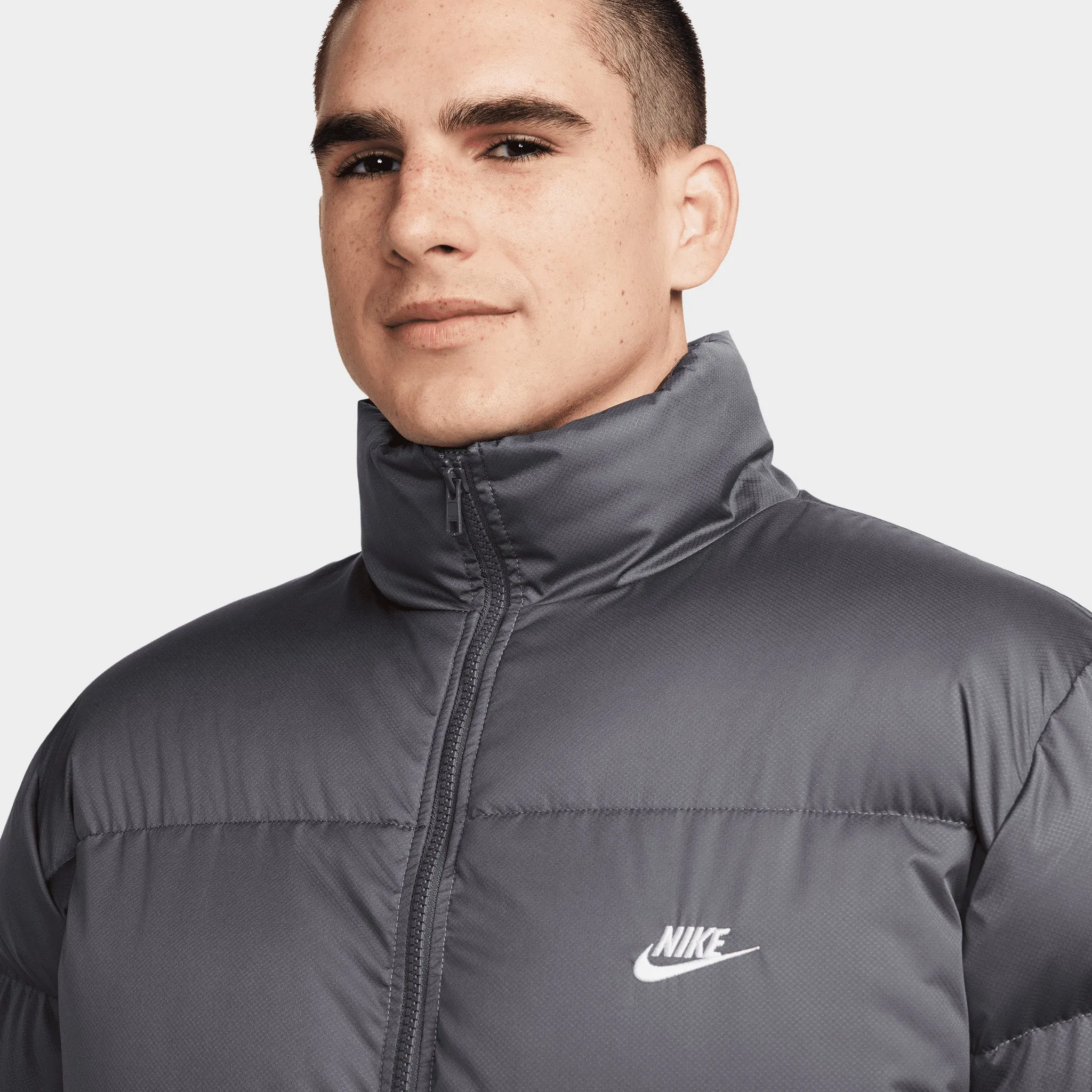 Veste matelassée Nike Sportswear Club pour homme Gris fer / Blanc