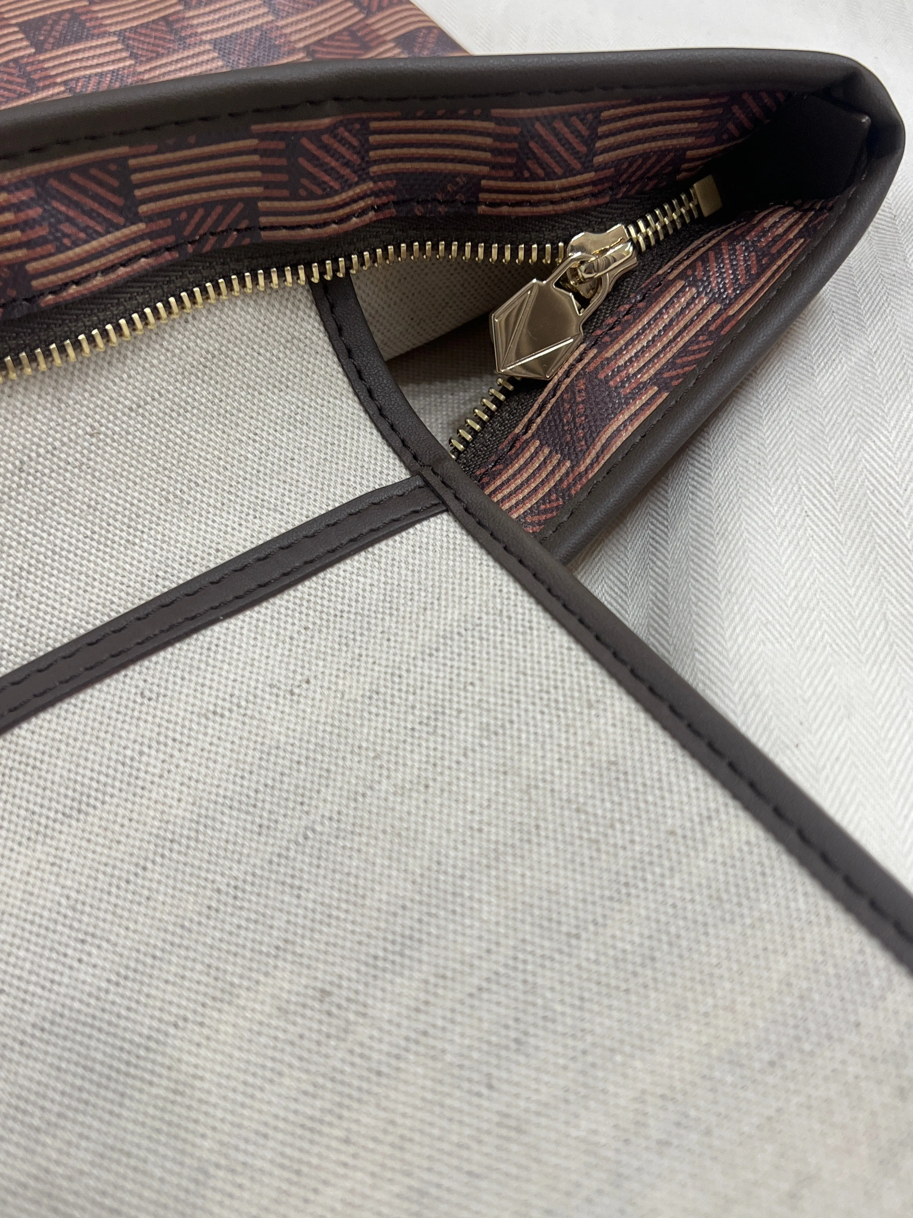nouveau Saint Tropez Zip Tote MM, Sacs Moreau Chocolat