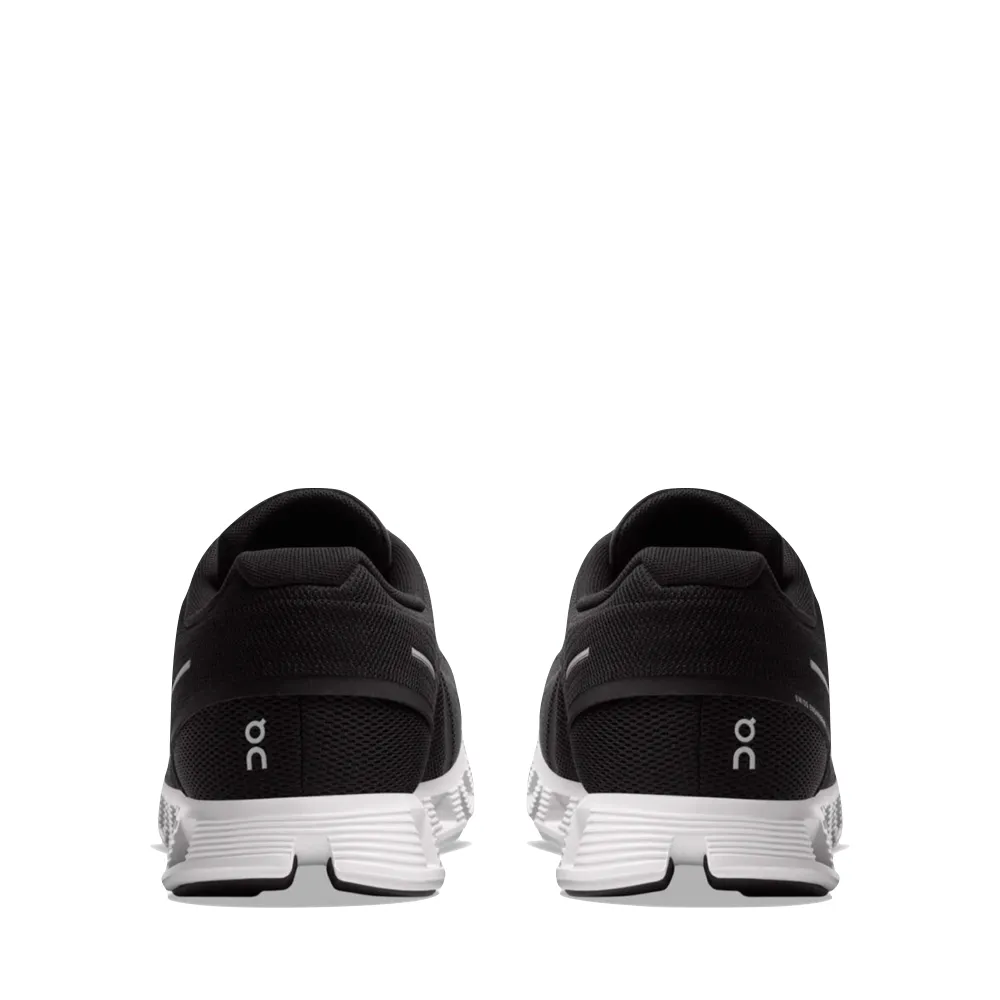 Sur la Sneaker Cloud 5 pour Homme en Noir/Blanc