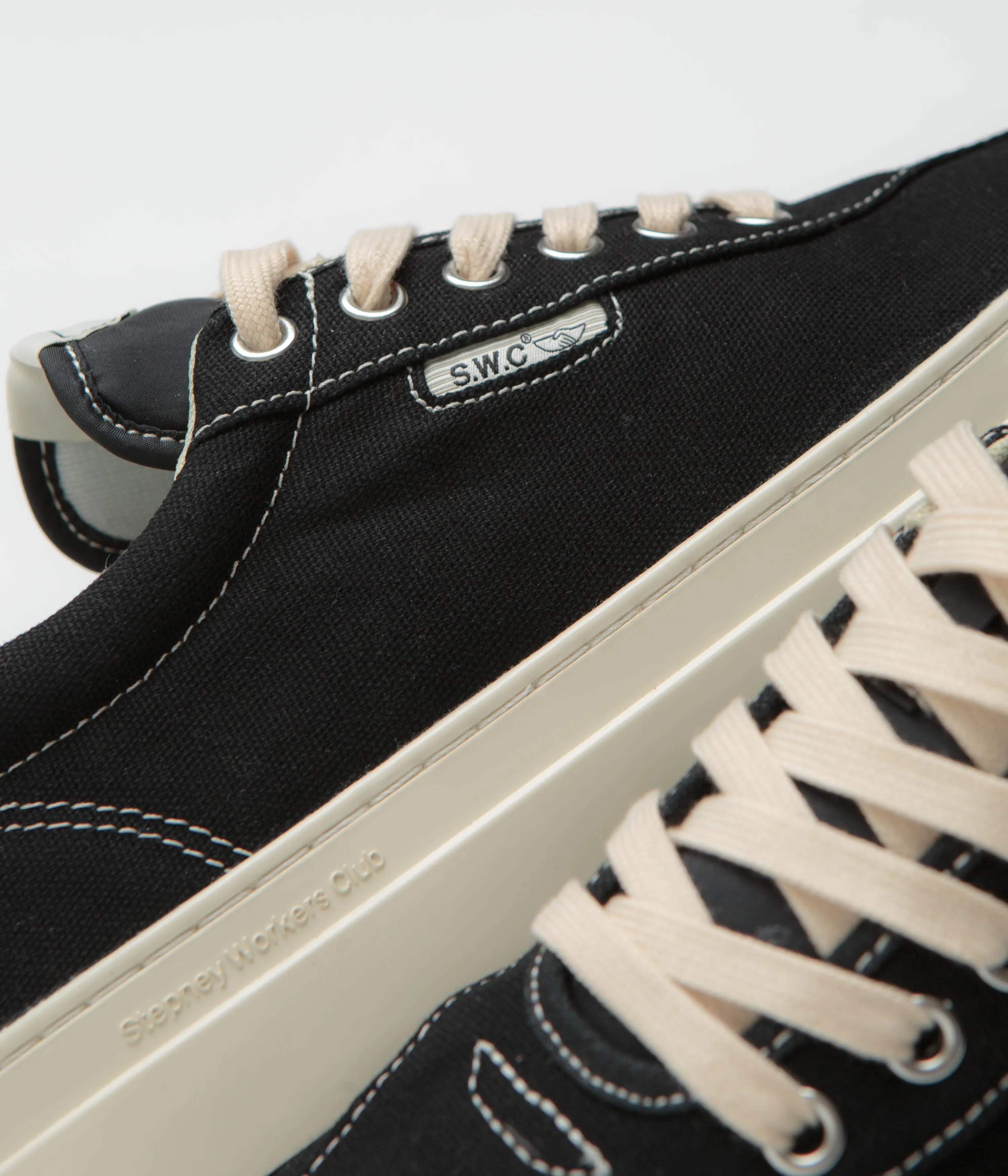 Chaussures en toile Dellow 02 Cup de Stepney Workers Club - Chaussures Stepney Workers Club noires
