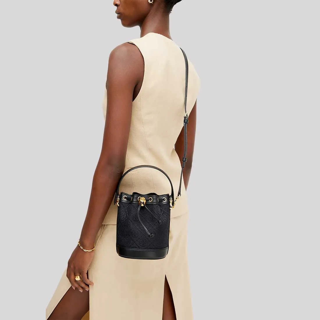 Tory Burch Sacs TORY BURCH T Monogram mini seau Noir 152130