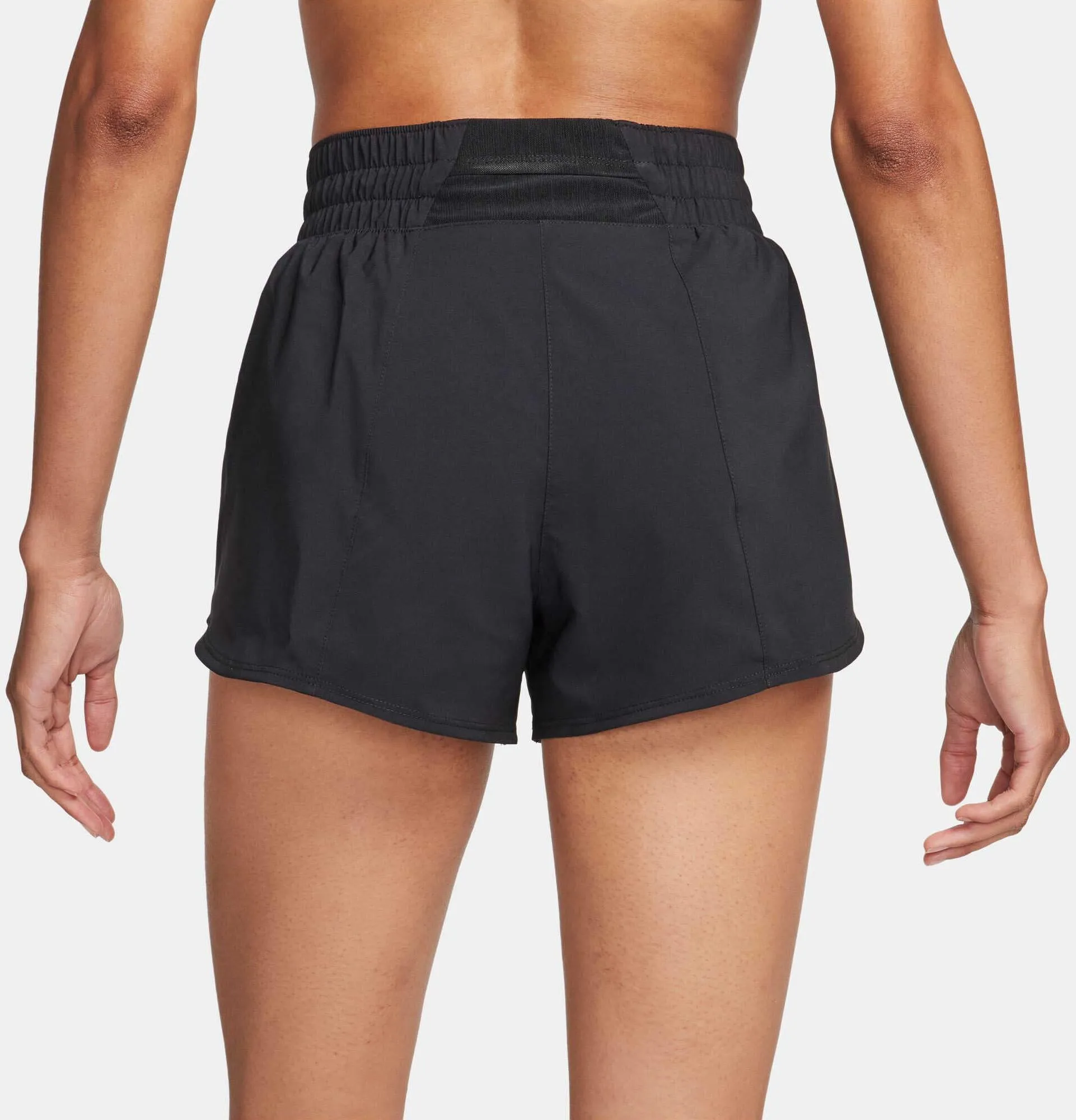 Shorty de course à taille moyenne avec doublure brief et logo Swoosh pour femme
