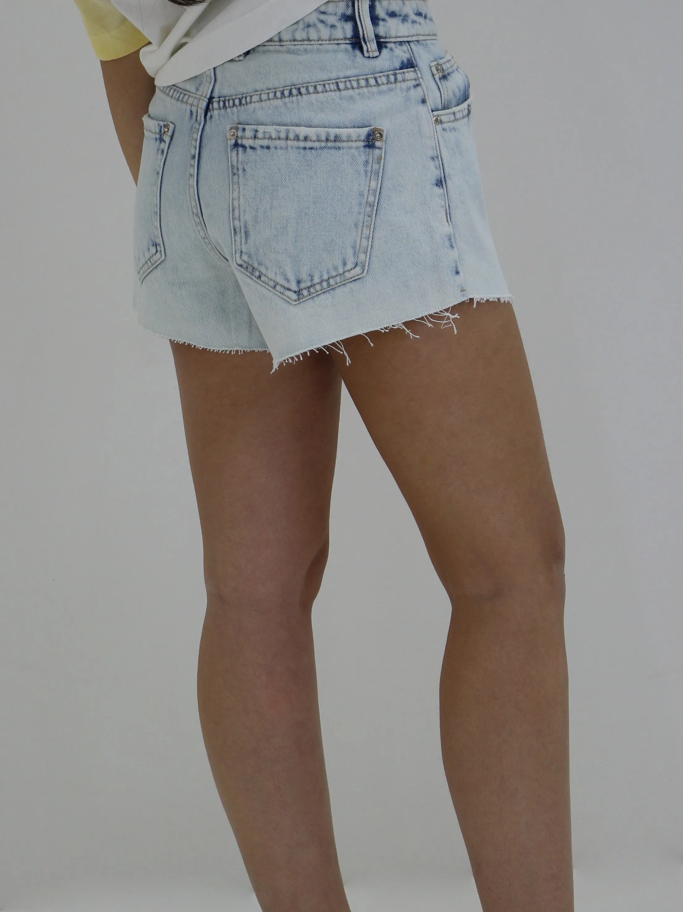 Mini short en denim lavé pour femme, bleu clair