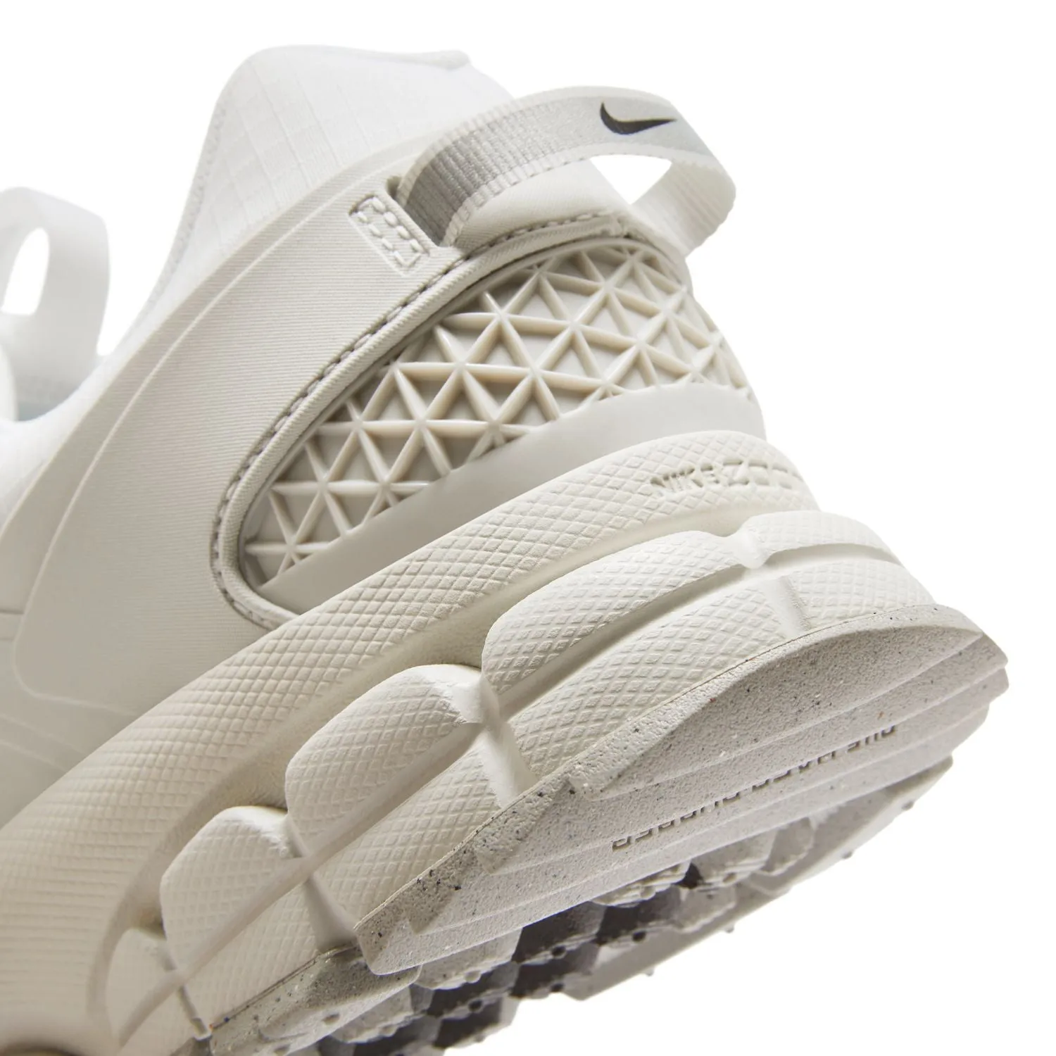 Zoom Vomero Roam 'Blanc Summit'